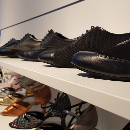 Schuhe für Standard / Latein, Salsa und Tango sowie Tanz-Sneaker